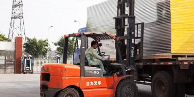 環(huán)境濕度對巖棉夾芯板有哪些影響